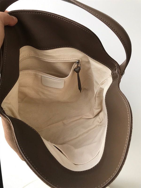 Ziva's Charm handbag – detail view (36cm*26cm*14cm)