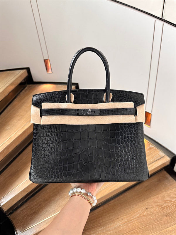  Graceful structured bag front view
