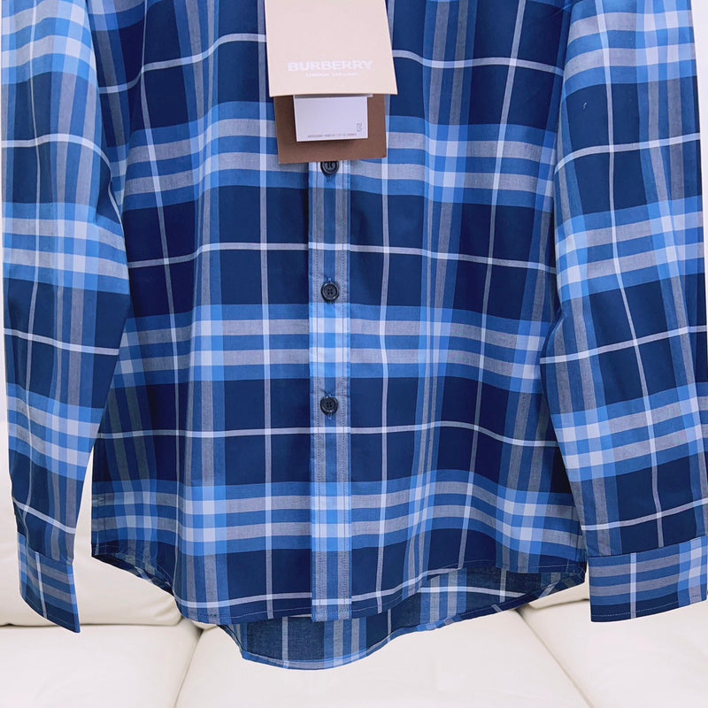 Three-quarter angle view of Burberry luxury piece style No.063