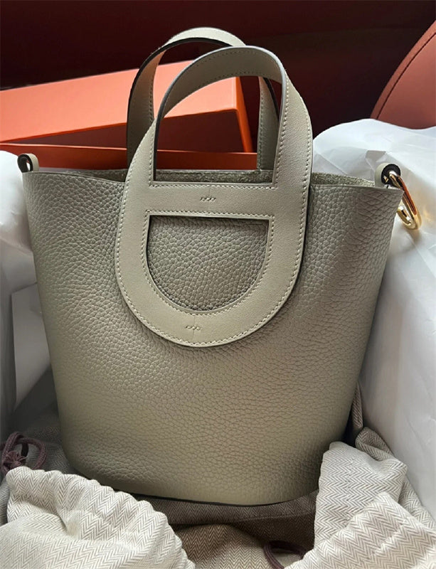  structured bag interior and compartment view