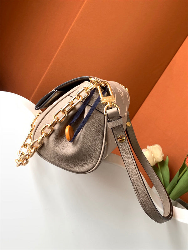  Polished structured bag carried on shoulder 22