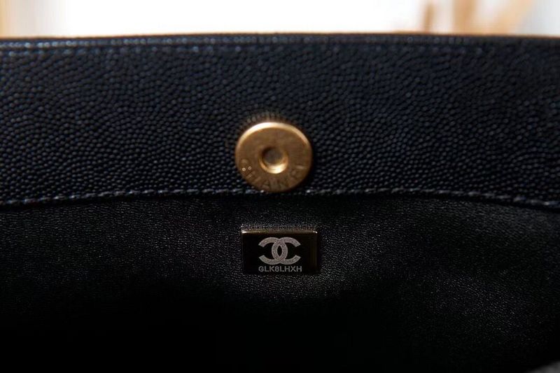 Zivas Charm Polished Finish Designer Handbag (Statement-Ready Design) – Lifestyle Shot