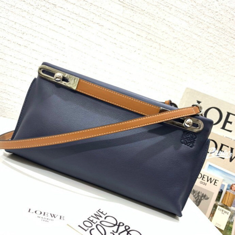 Ziva's Charm handbag – detail view (28cm*15cm*5cm)