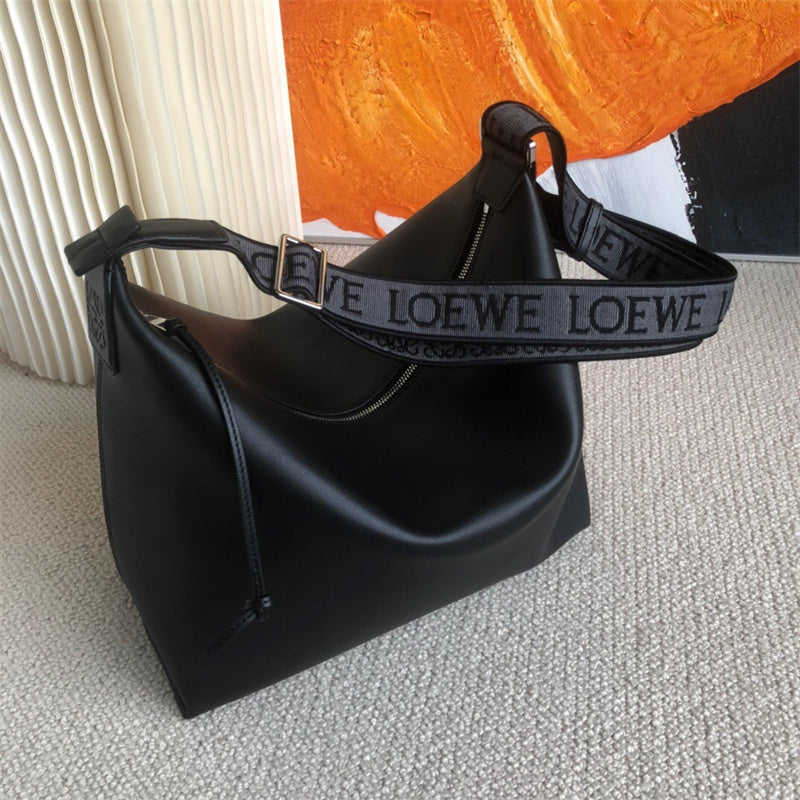 Ziva's Charm handbag – carry view (33cm*29cm*16cm)