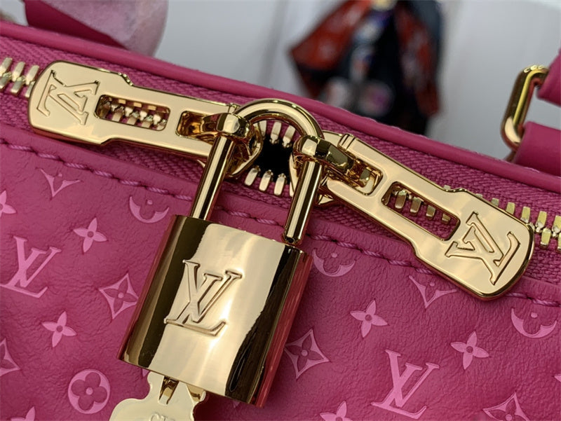 refined carryall bag detail view showing craftsmanship 8