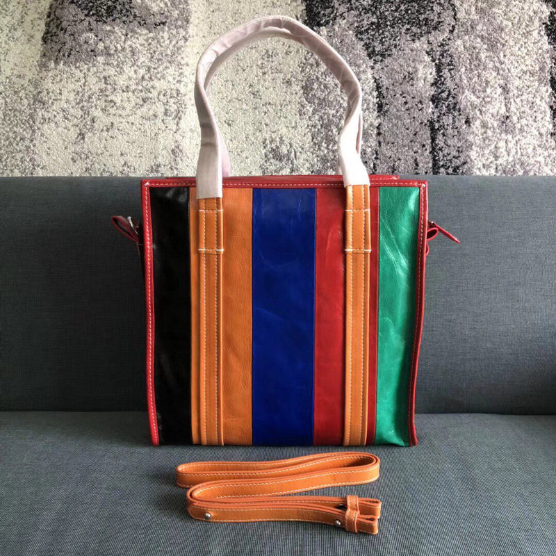 Classic Vegan Leather Handbag - Sleek Minimalist Lines | Women's Fashion Handbag #940 - close-up detail shot (image 3) of designer-inspired handbag