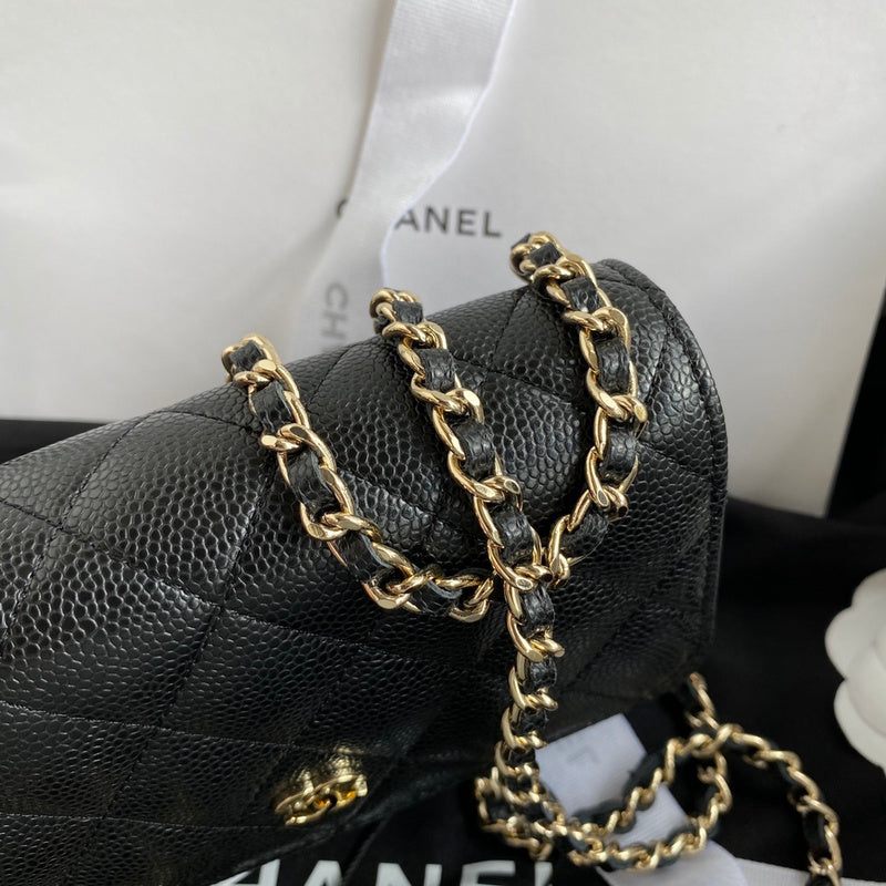 Zivas Charm Refined Everyday Style Fashion Handbag (Statement-Ready Design) – Close-Up Detail