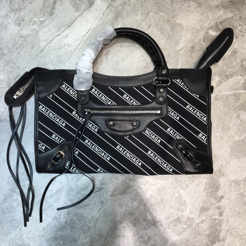 Modern Premium PU Leather Handbag - Statement Silhouette | Women's Premium Handbag #965 - close-up detail shot (image 3) of designer-inspired handbag