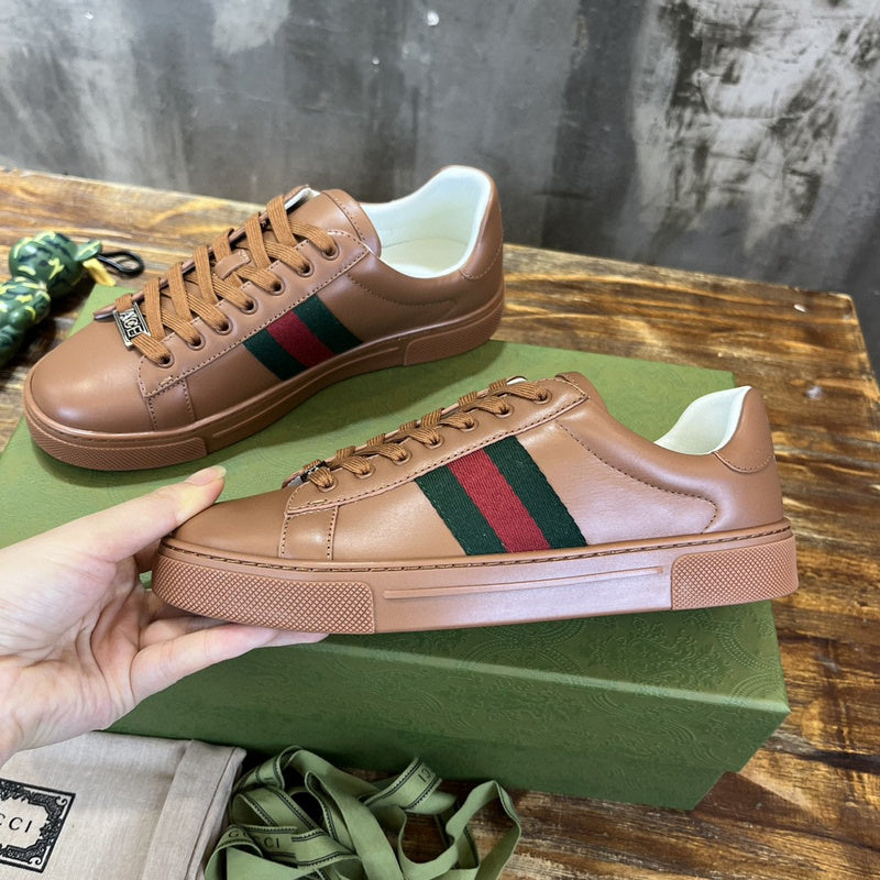 Gucci classic monochrome luxury sneakers view 7 low-top design
