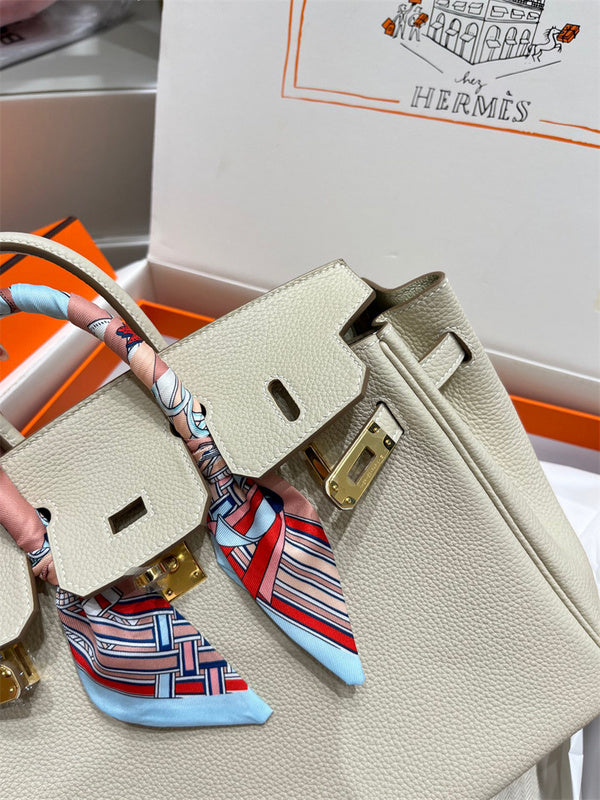  tote bag interior and compartment view