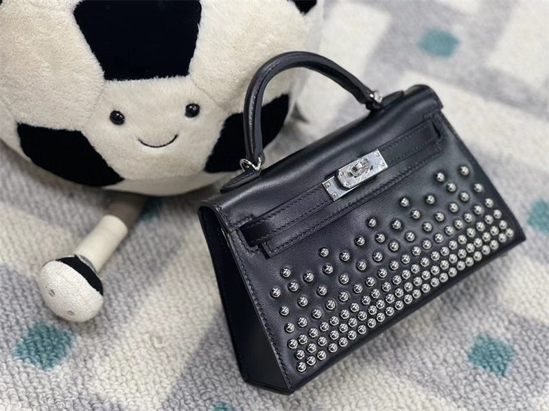  timeless top-handle bag styled with outfit