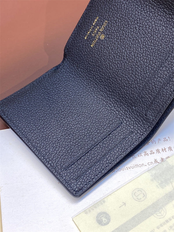  structured bag interior and compartment view 9