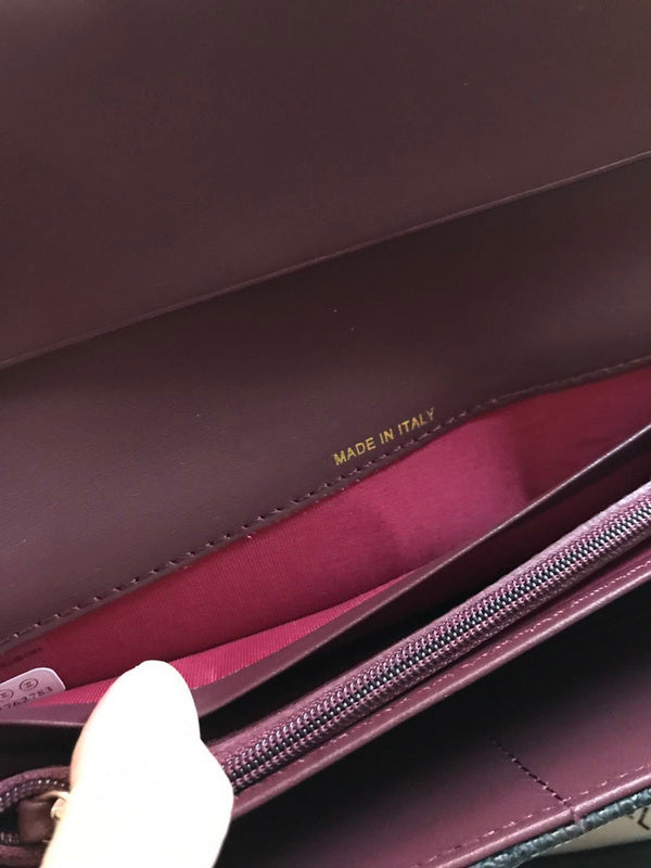 Zivas Charm Everyday Sophistication Everyday Handbag (Refined Modern Silhouette) – Detail View