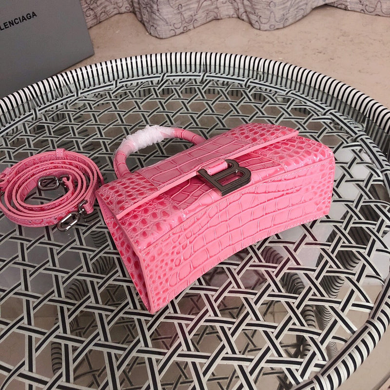 Handle and strap detail of structured classic women's handbag – women's luxury handbag