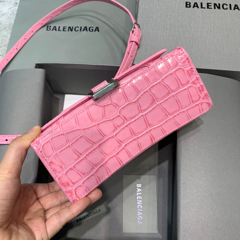 Timeless Vegan Leather Handbag - Everyday Elegance | Women's Everyday Carry Handbag #585 - hardware and detail close-up (image 5) of designer-inspired handbag