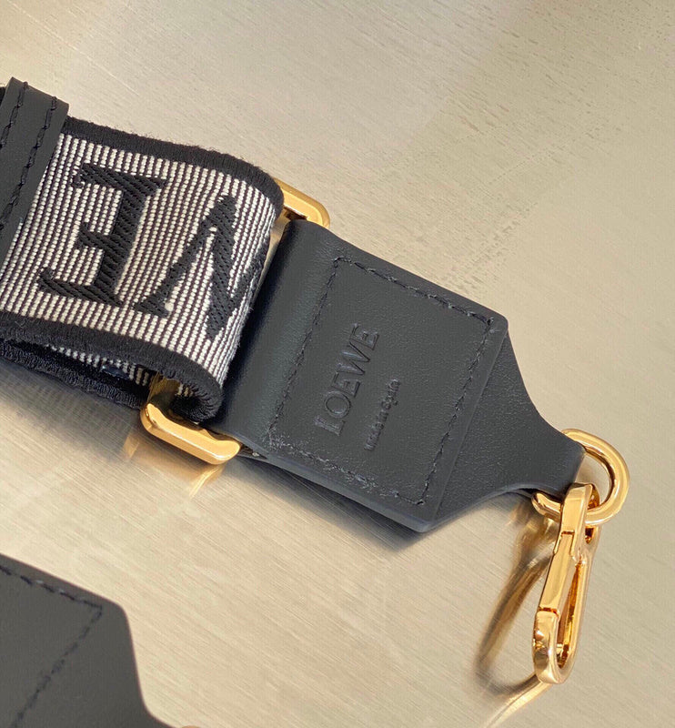 Ziva's Charm handbag – product shot (Standard Size)