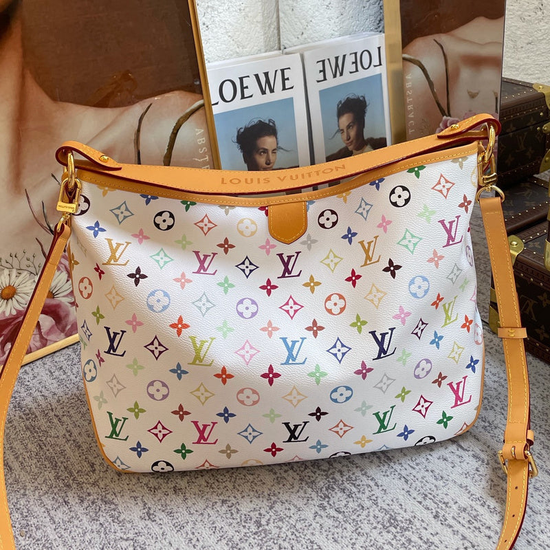 Front view of classic chic women's handbag – women's everyday handbag