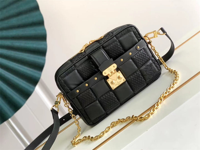  clean-lined everyday bag detail view showing craftsmanship 20