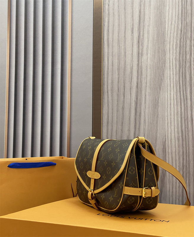  Statement shoulder bag carried on shoulder