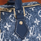  Clean-Lined everyday bag front view 7