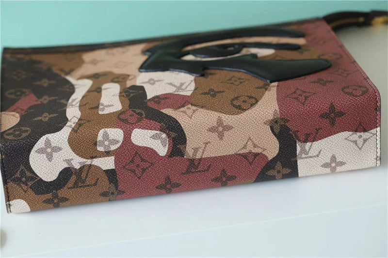  Clean-Lined shoulder bag carried on shoulder 10