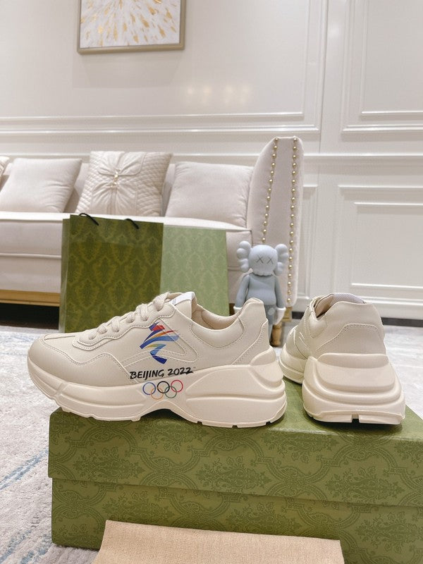 Gucci classic monochrome luxury sneakers view 7 retro runner design