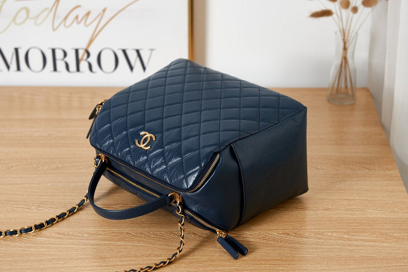  women's handbag, versatile design, view 3