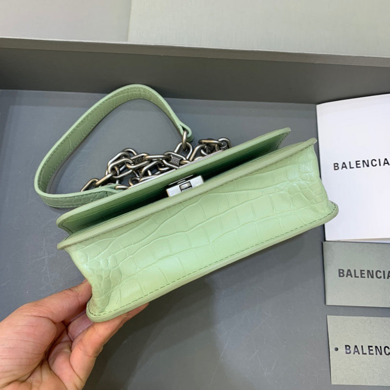 Timeless Faux Leather Handbag - Understated Luxury Look | Women's Everyday Carry Handbag #424 - hardware and detail close-up (image 5) of designer-inspired handbag
