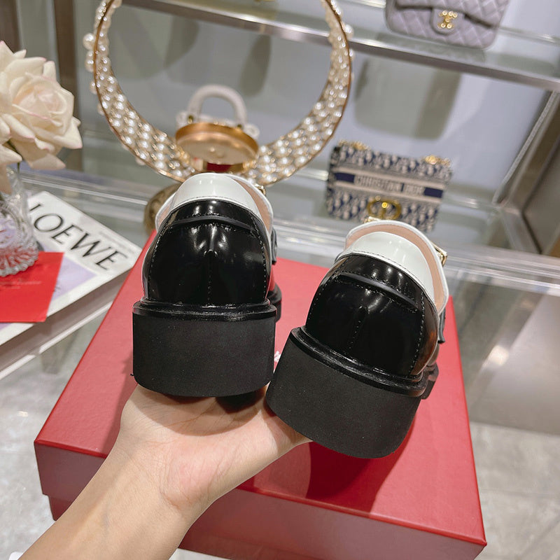 Back view of Roger Vivier luxury piece style No.076