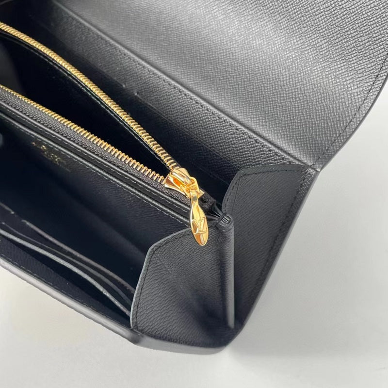 Side profile of modern everyday-luxe women's handbag – women's statement bag