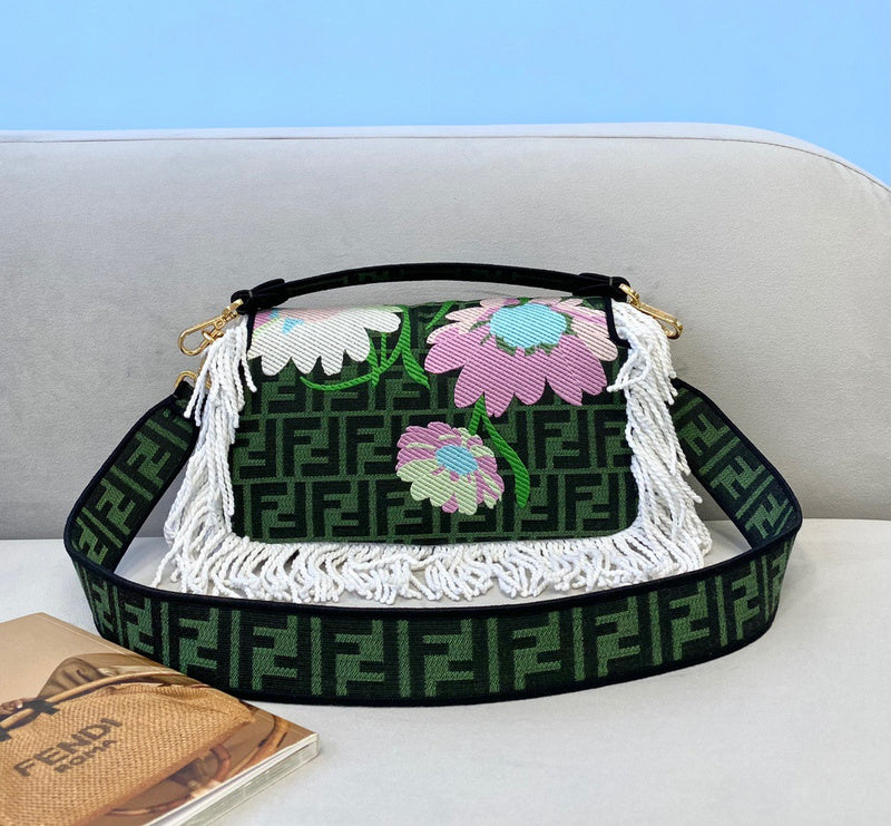 Ziva's Charm handbag – detail view (27cm*5cm*13cm)