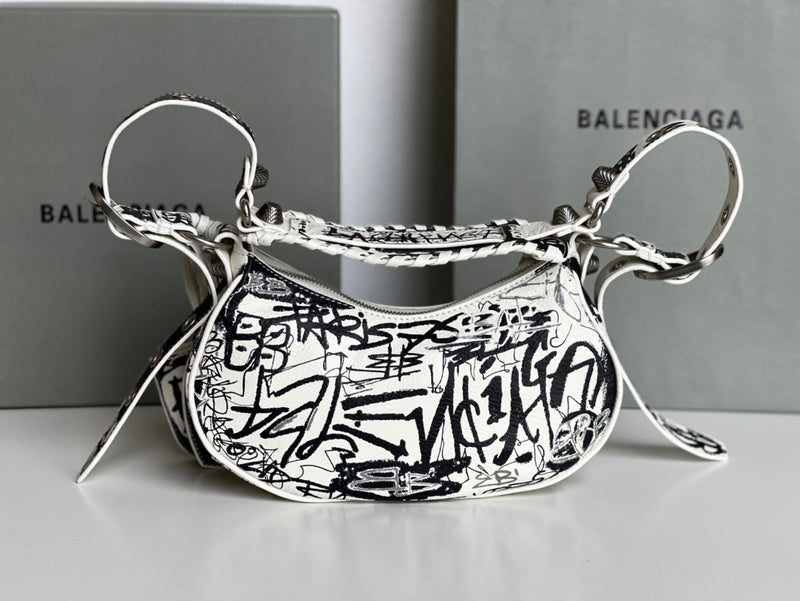 Zivas Charm Timeless Appeal Statement Handbag (Polished Everyday Piece) – Full Silhouette
