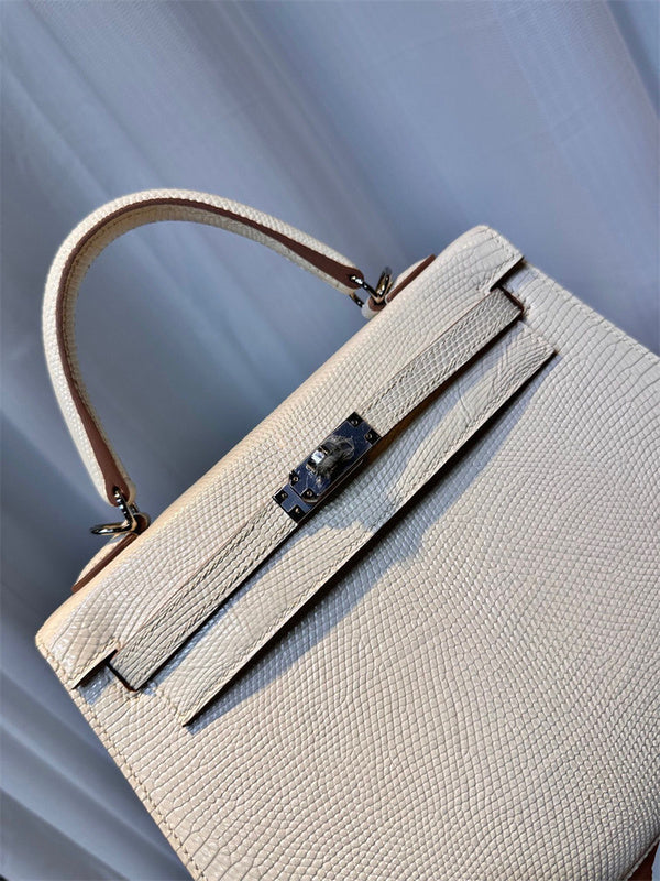  tailored everyday bag detail view showing craftsmanship