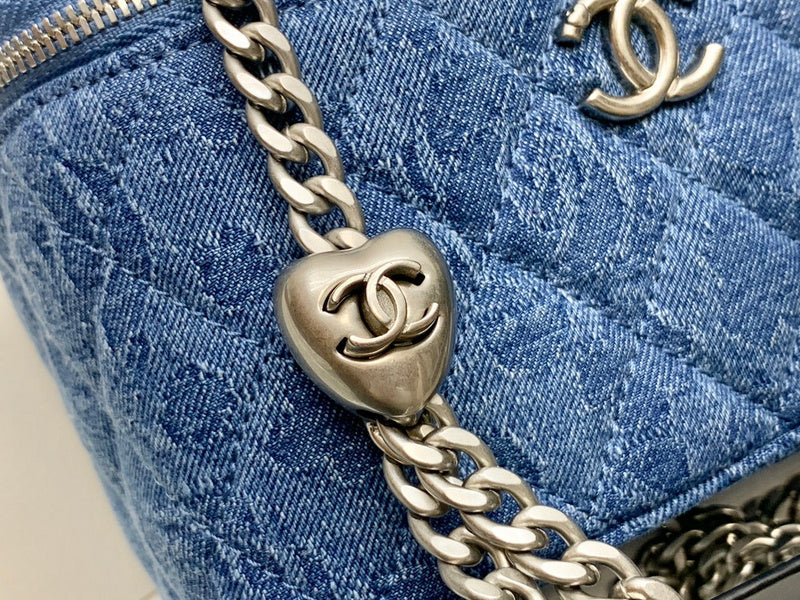  women's handbag, compact design, view 4