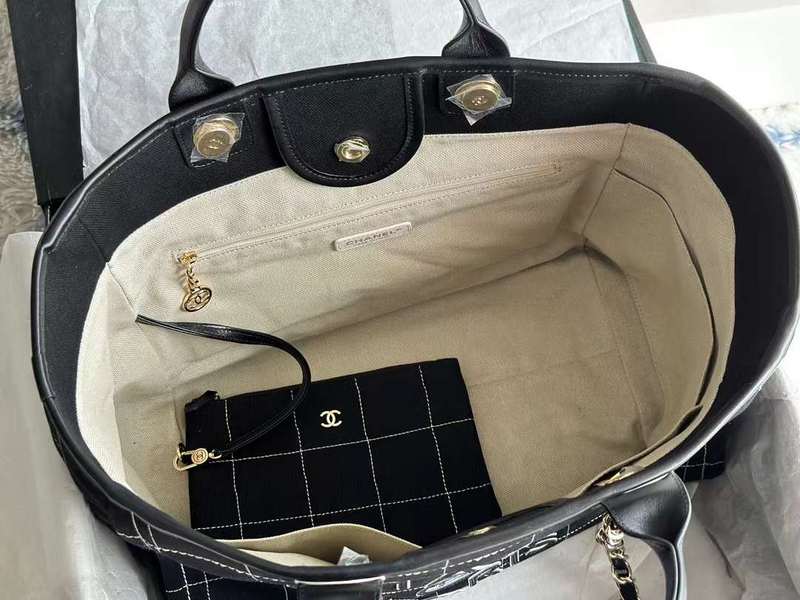 Zivas Charm Effortless Elegance Luxury Handbag (Elevated Accessory Essential) – Full Silhouette