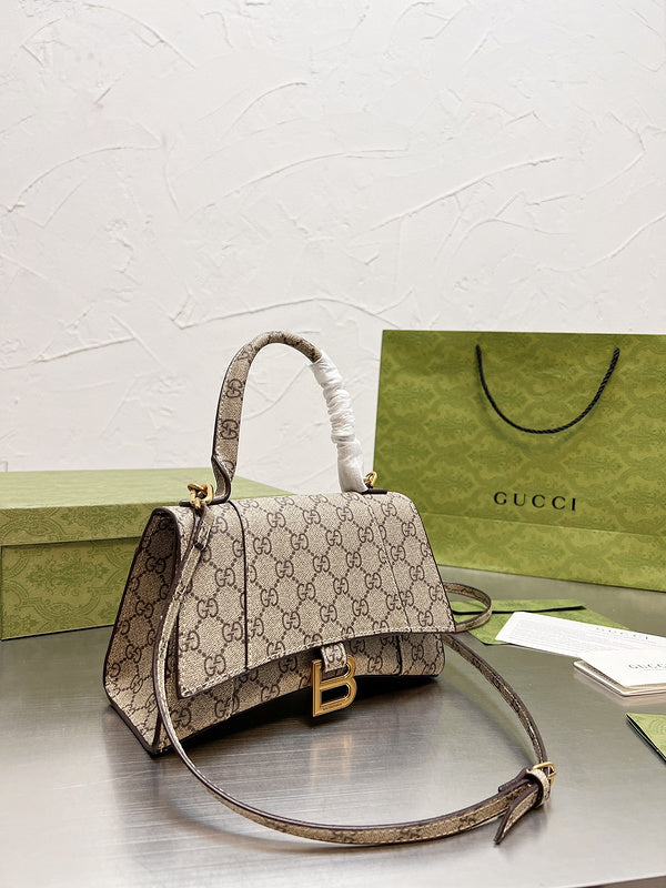 Ziva's Charm handbag – product shot (one versatile size)