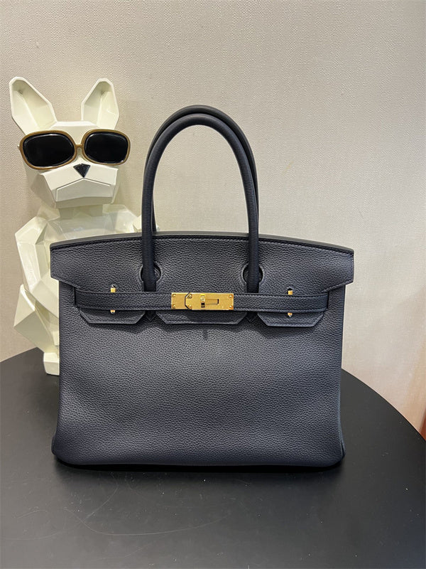  Graceful carryall bag carried on shoulder