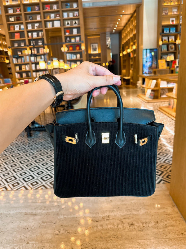  tailored everyday bag styled with outfit