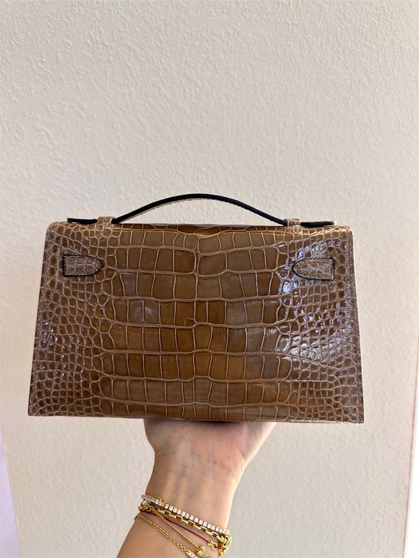  Timeless tote bag front view 7