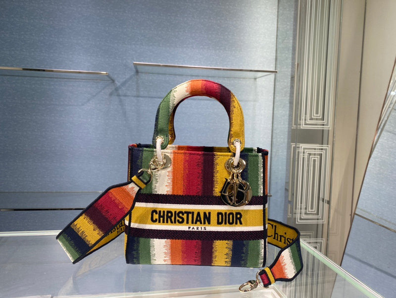 Side profile of signature chic women's handbag – women's designer-style accessory