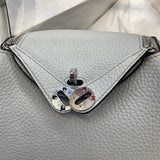  essential everyday bag detail view showing craftsmanship 14