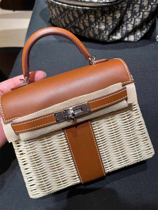 signature shopper bag detail view showing craftsmanship 26