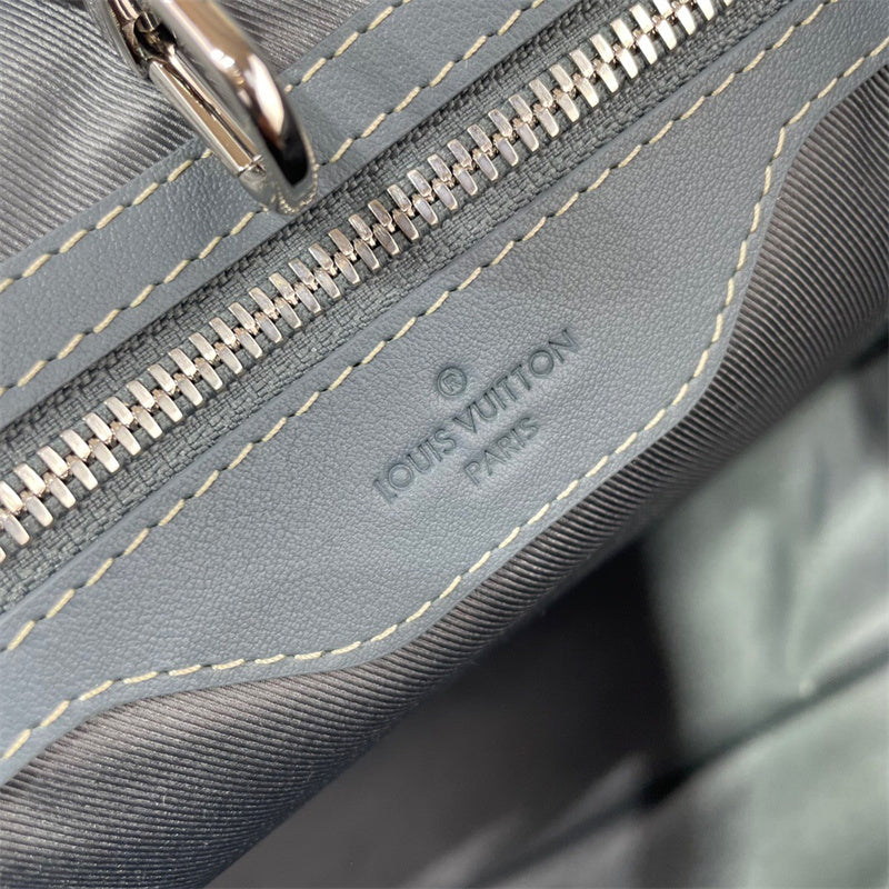  structured bag interior and compartment view