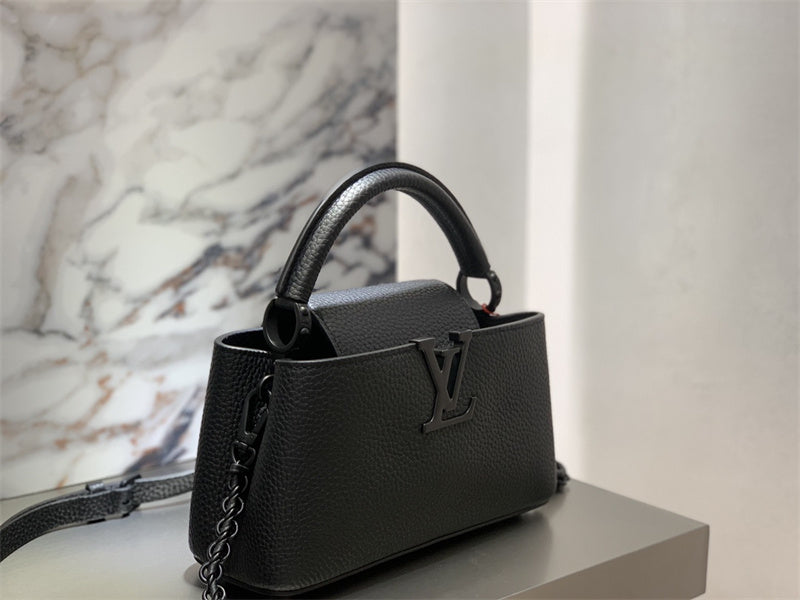  structured bag interior and compartment view