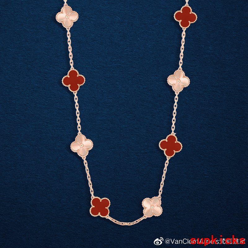 Side view of Van Cleef & Arpels unisex jewelry piece