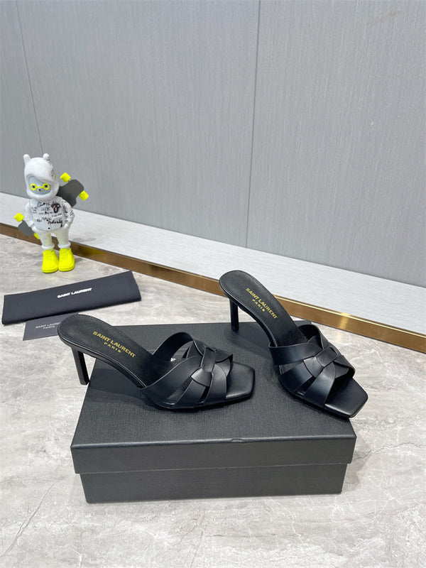 Front view of Saint Laurent luxury piece style No.070