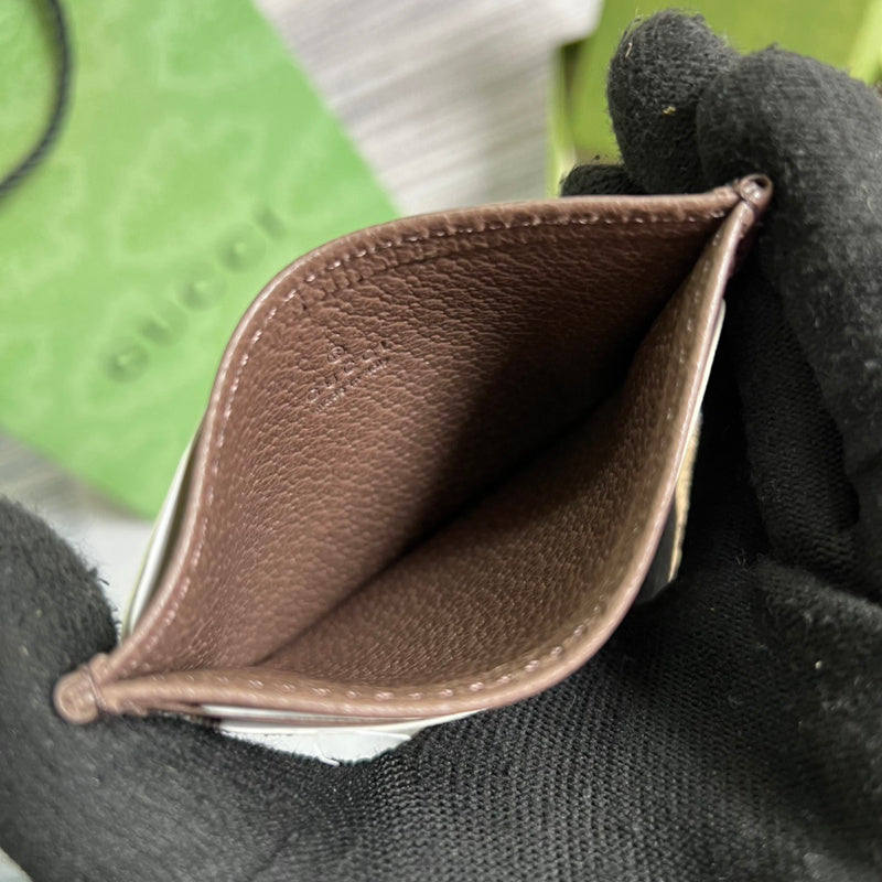 Side profile of premium modern women's handbag – women's everyday handbag