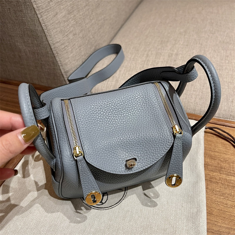  crossbody bag interior and compartment view 9
