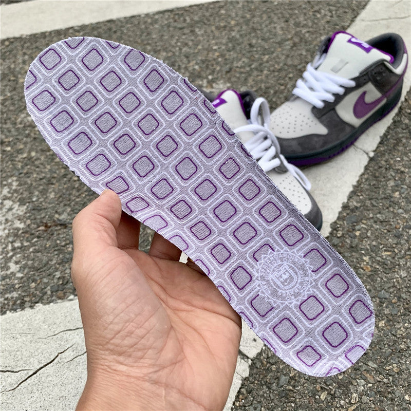 Nike Men's & Women's Luxury Low-Top Trainers — Style 201 angle view