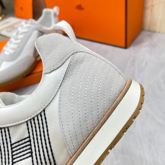Hermes shoes Style 364 - true-to-life color detail